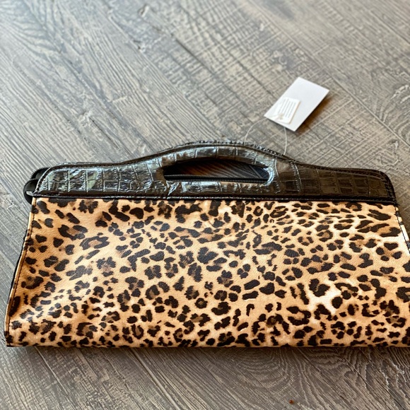 New!!!   Leopard clutch with Faux Croc handle - Picture 2 of 3
